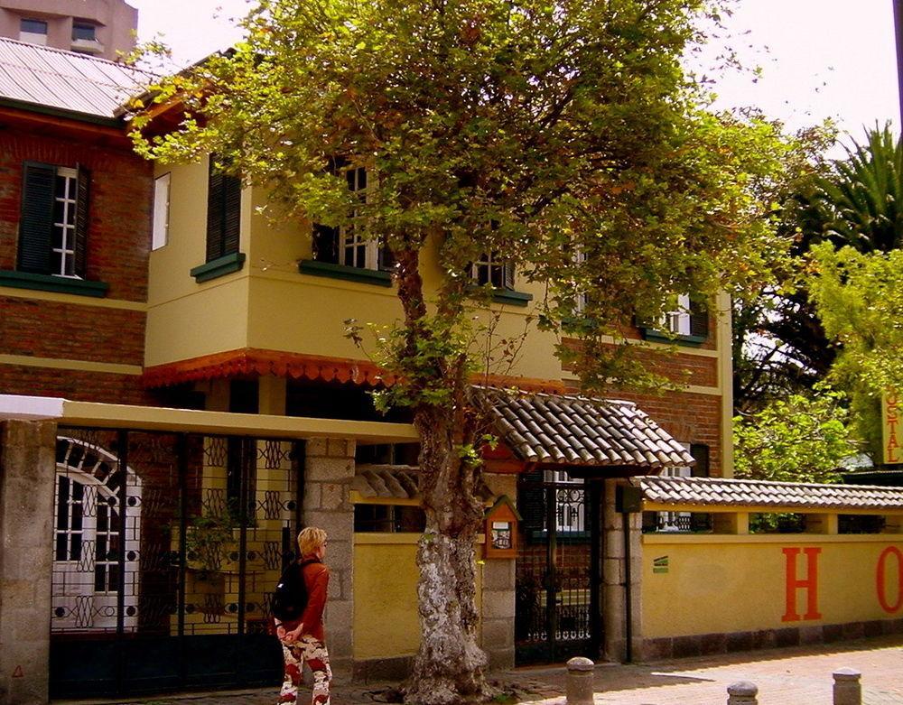 Hotel Cayman كويتو المظهر الخارجي الصورة